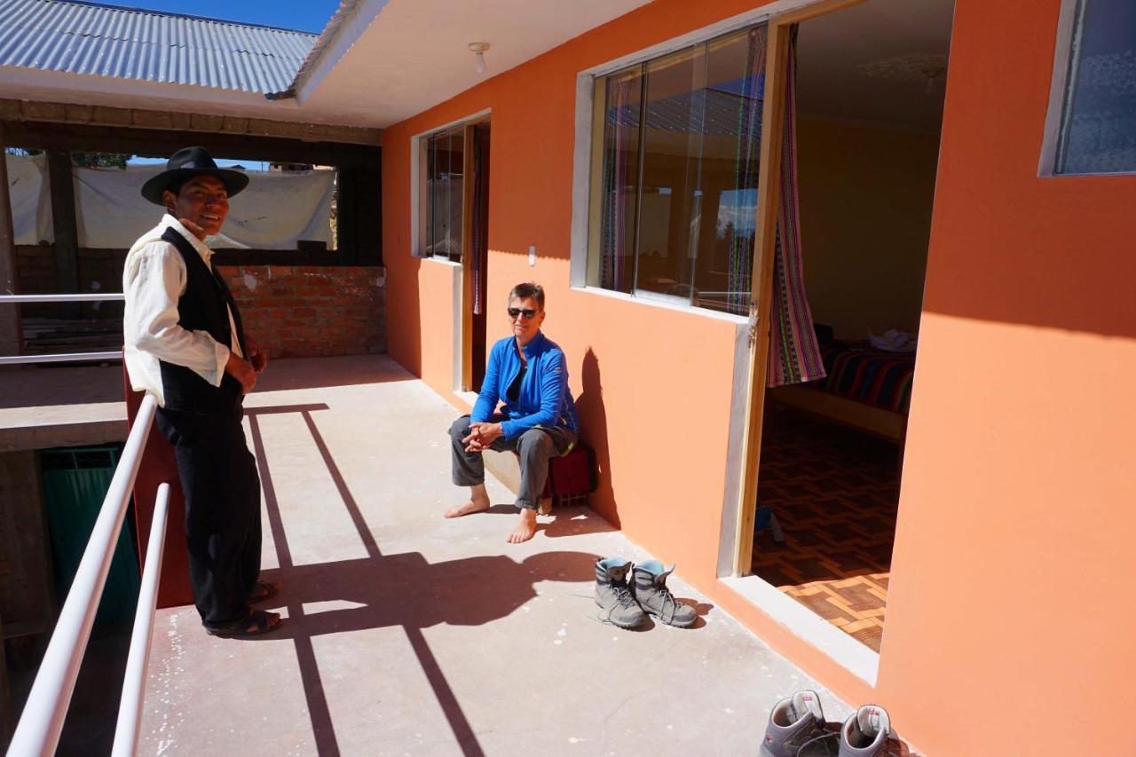 Tikawasi Homestay Comunidad Pueblo Isla Amantani Jose Luis Ocosuyo Buitenkant foto